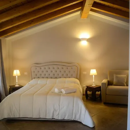 Frühstückspension La Corte Dell'elmo 4*