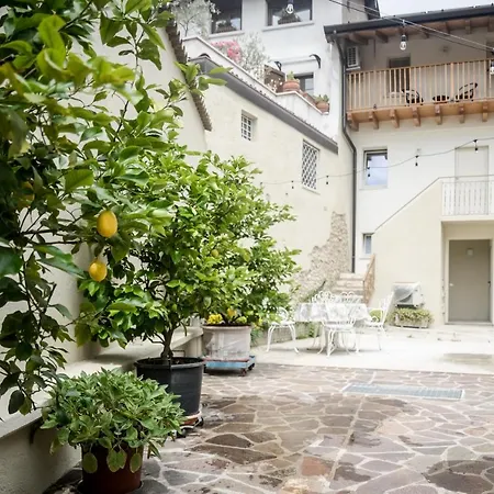 La Corte Dell'elmo 3* Salò