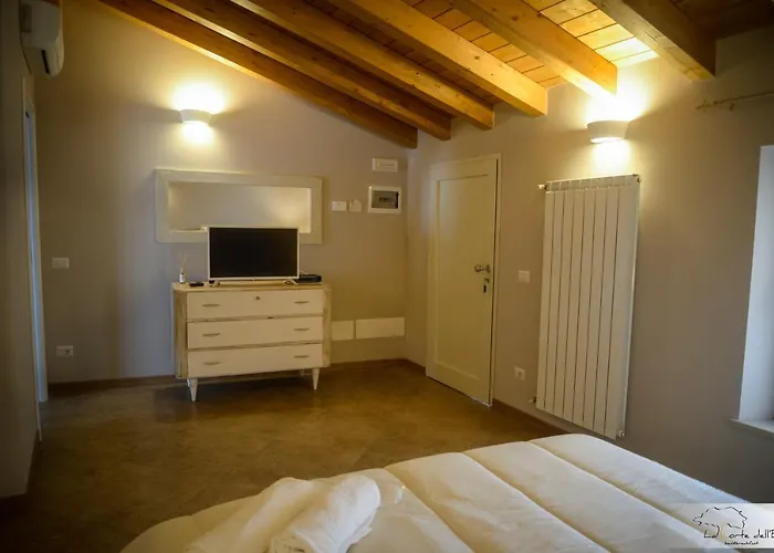 Bed & Breakfast La Corte Dell'elmo 4*